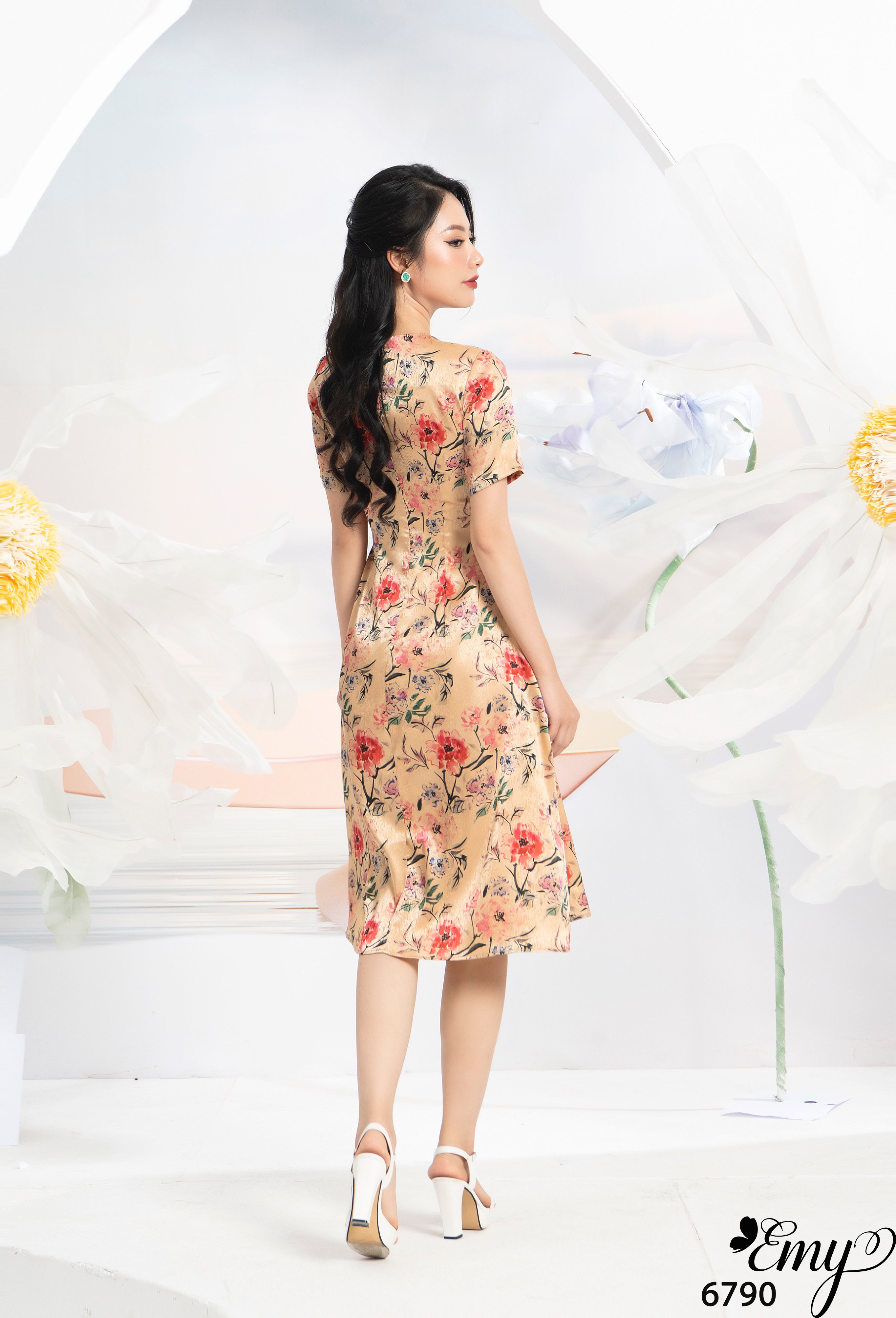 Đầm EMY EM6790 Xoè Cổ Tròn Lụa Vân