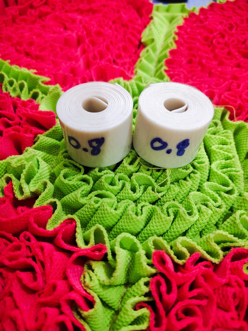 cuồn nhựa dán đế chân vịt máy vắt sổ