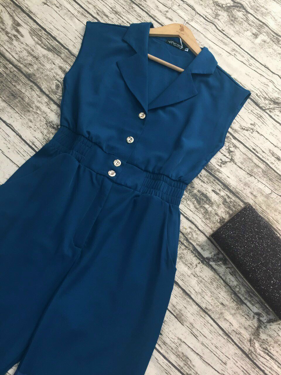jumpsuits cổ v hàn quốc vải lụa loại 1 có size M,l,XL