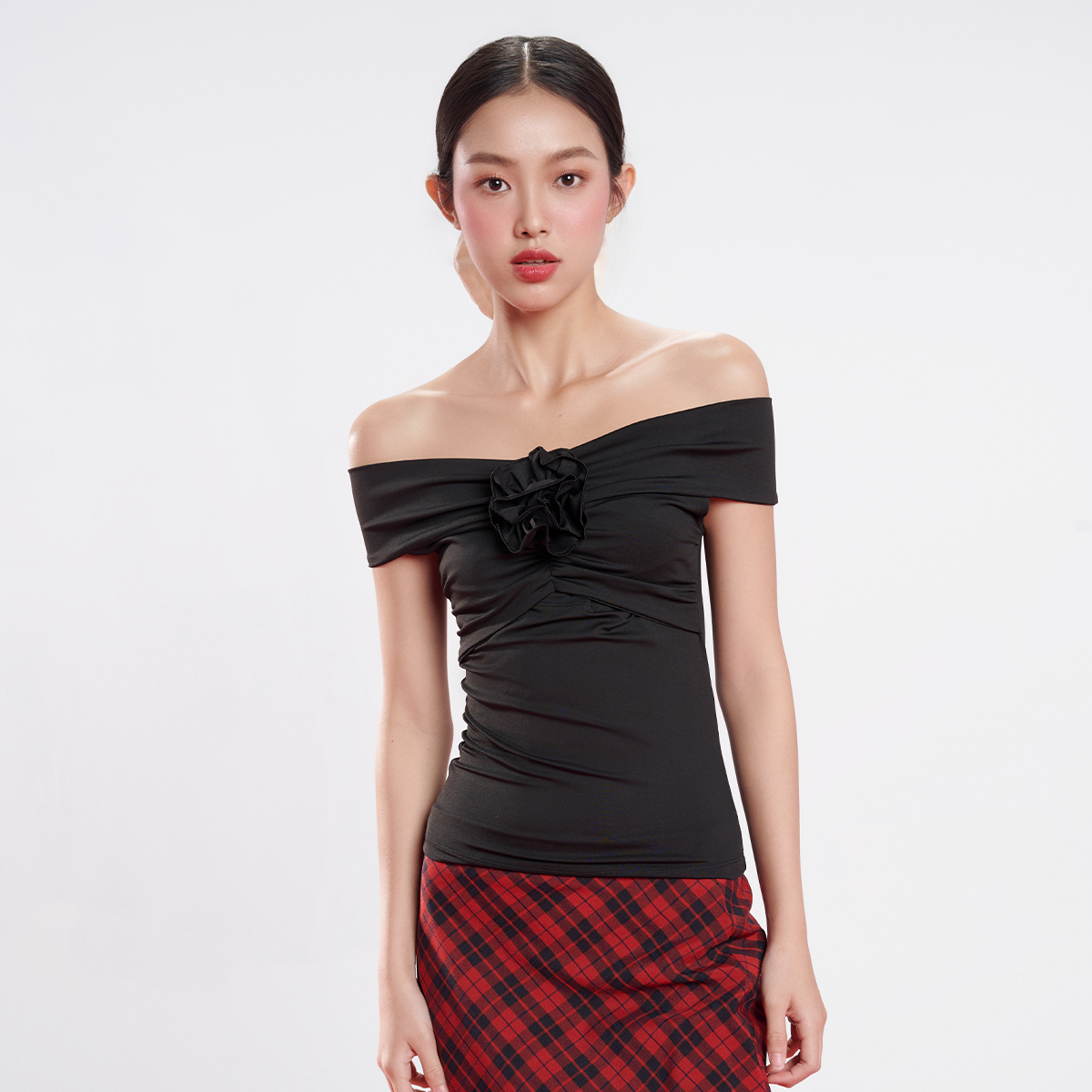 DOTTIE - Áo trễ vai đính hoa - T0872
