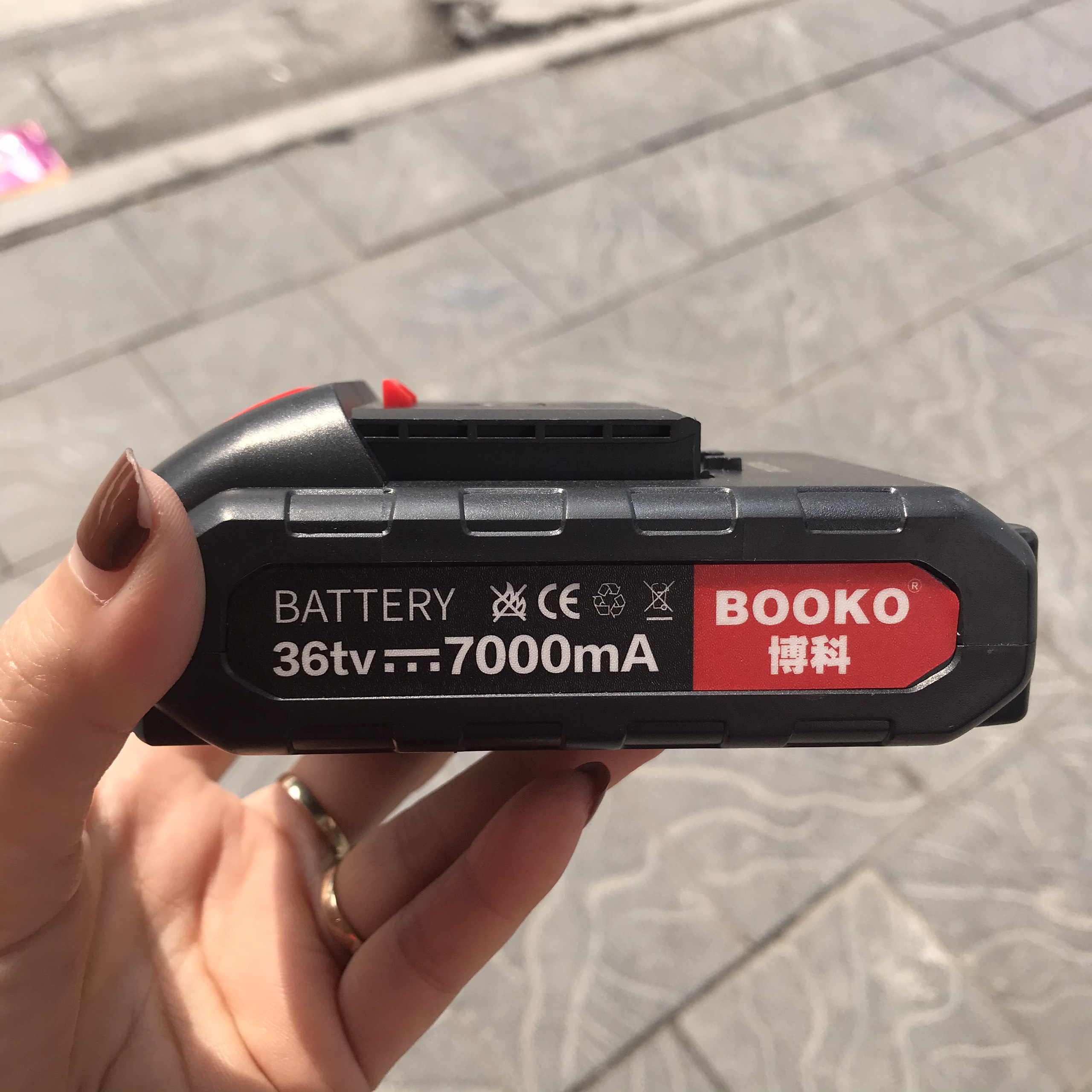 Máy cắt cỏ dùng pin Lithium Savimax LT36V pin siêu khỏe