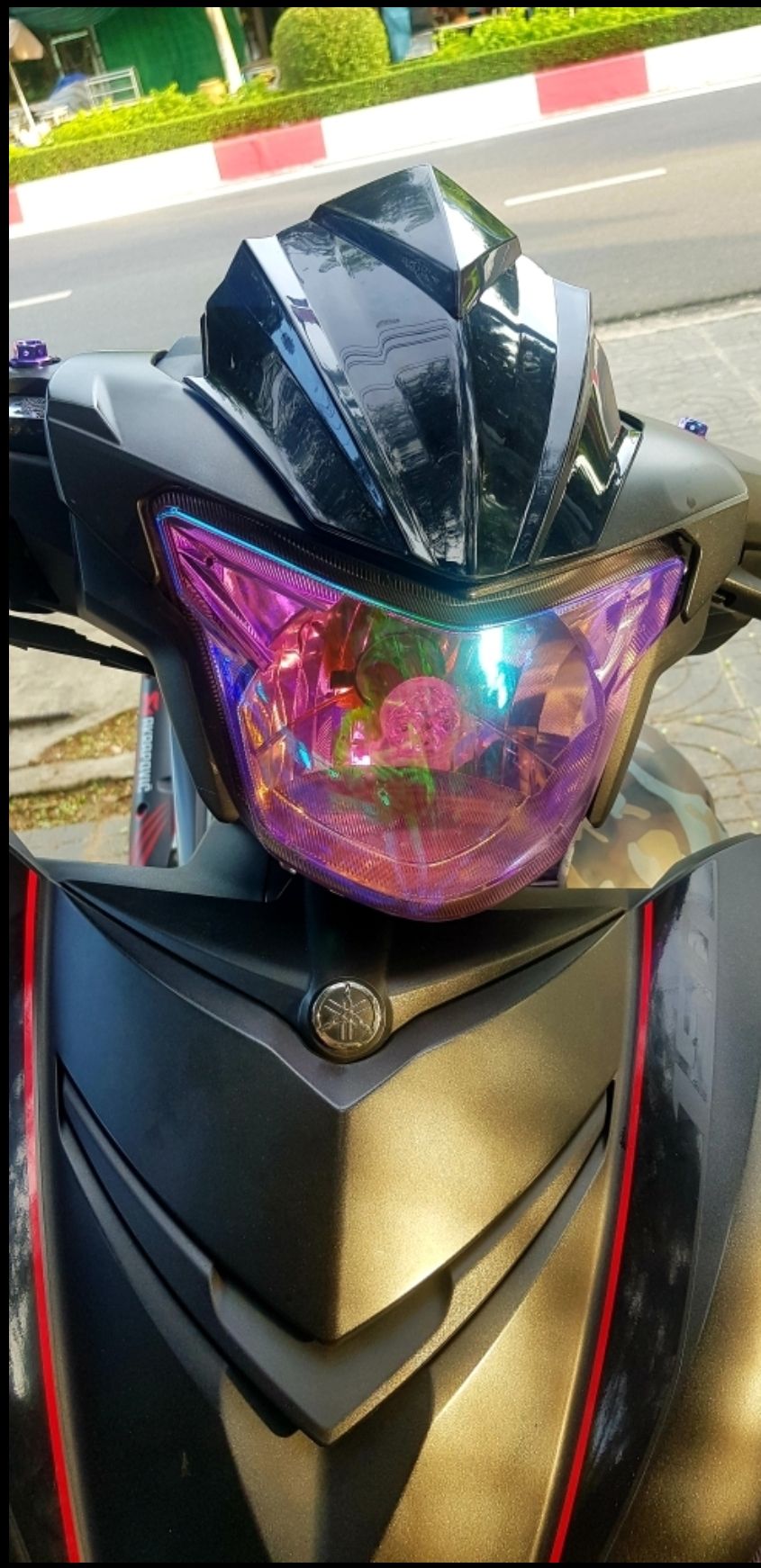 Decal Dán Chóa Đèn Ánh Titan