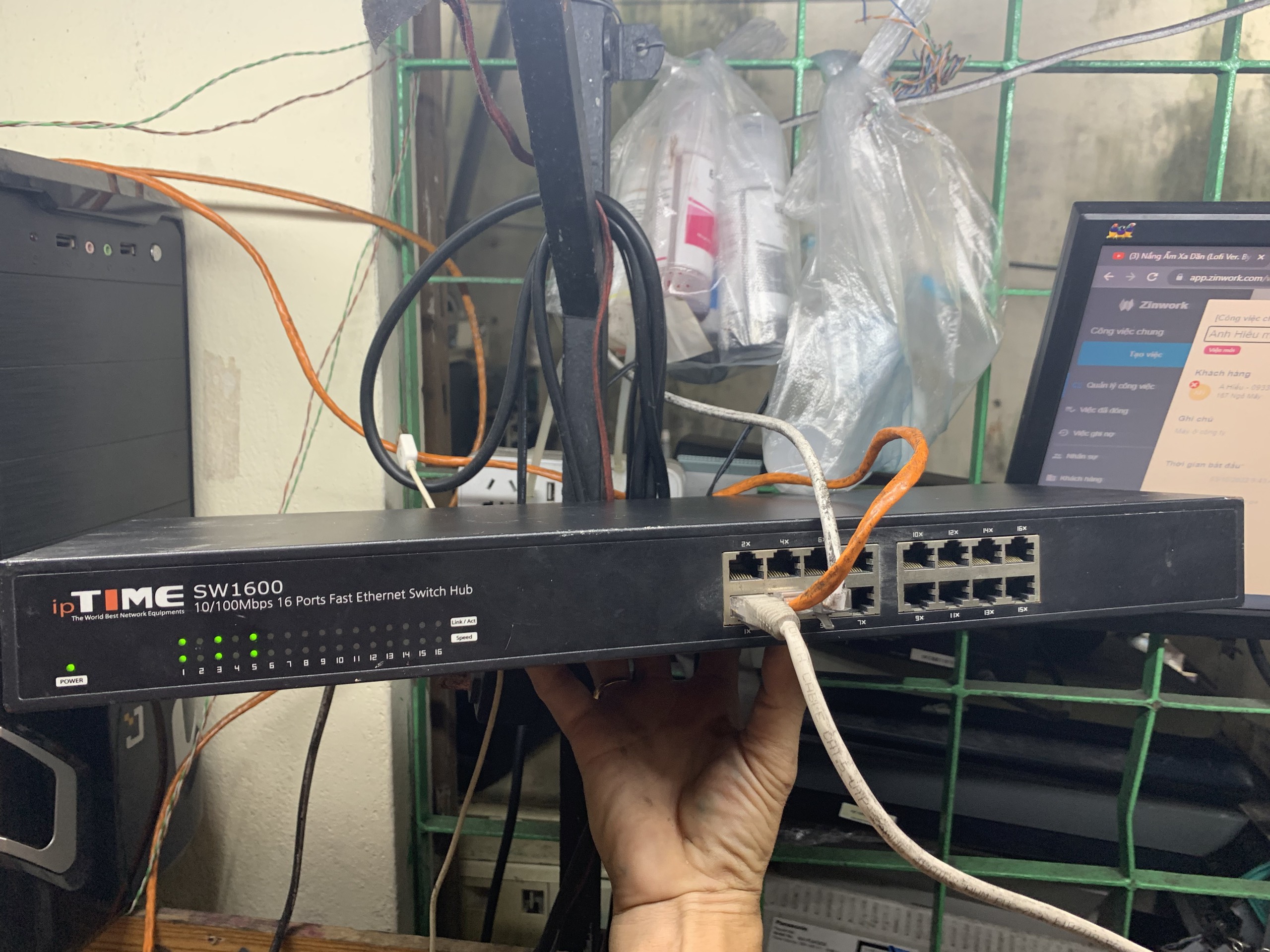 bộ chia cổng mạng HUB 16 và 24 cổng bền sắt chắc USED
