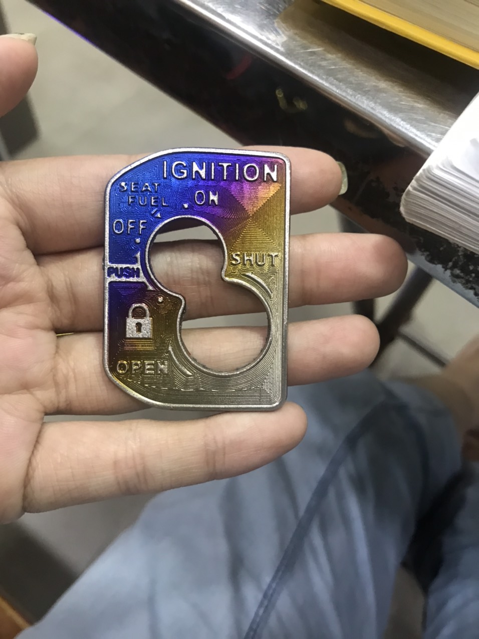Miếng dán ổ khoá titan cho xe Winner X