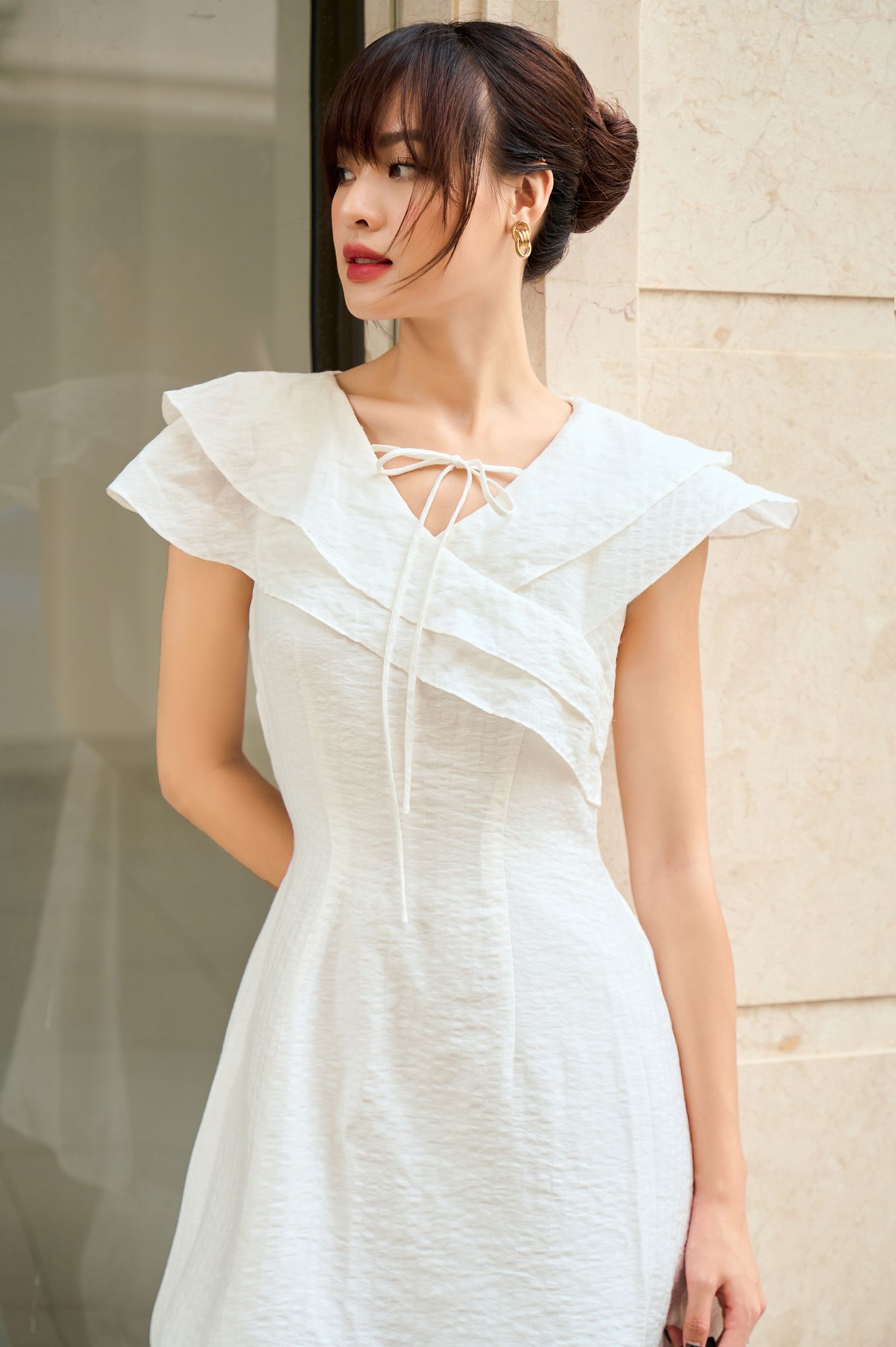 Chỉ 12/12 Sale upto 50% Voucher 15% OLV - Đầm Elysia Ruffle White Dress