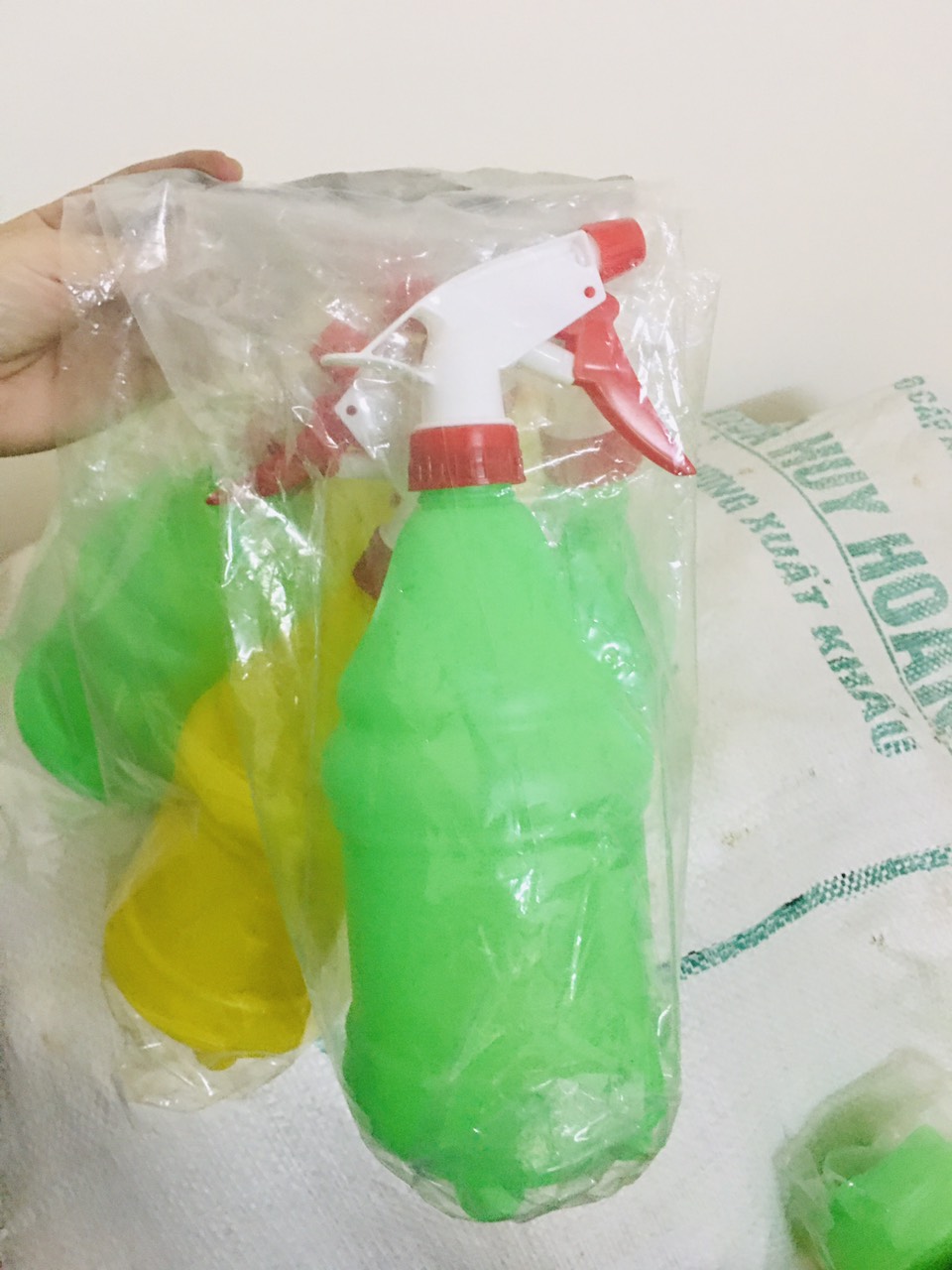 Bình tưới cây bình xịt huhaco