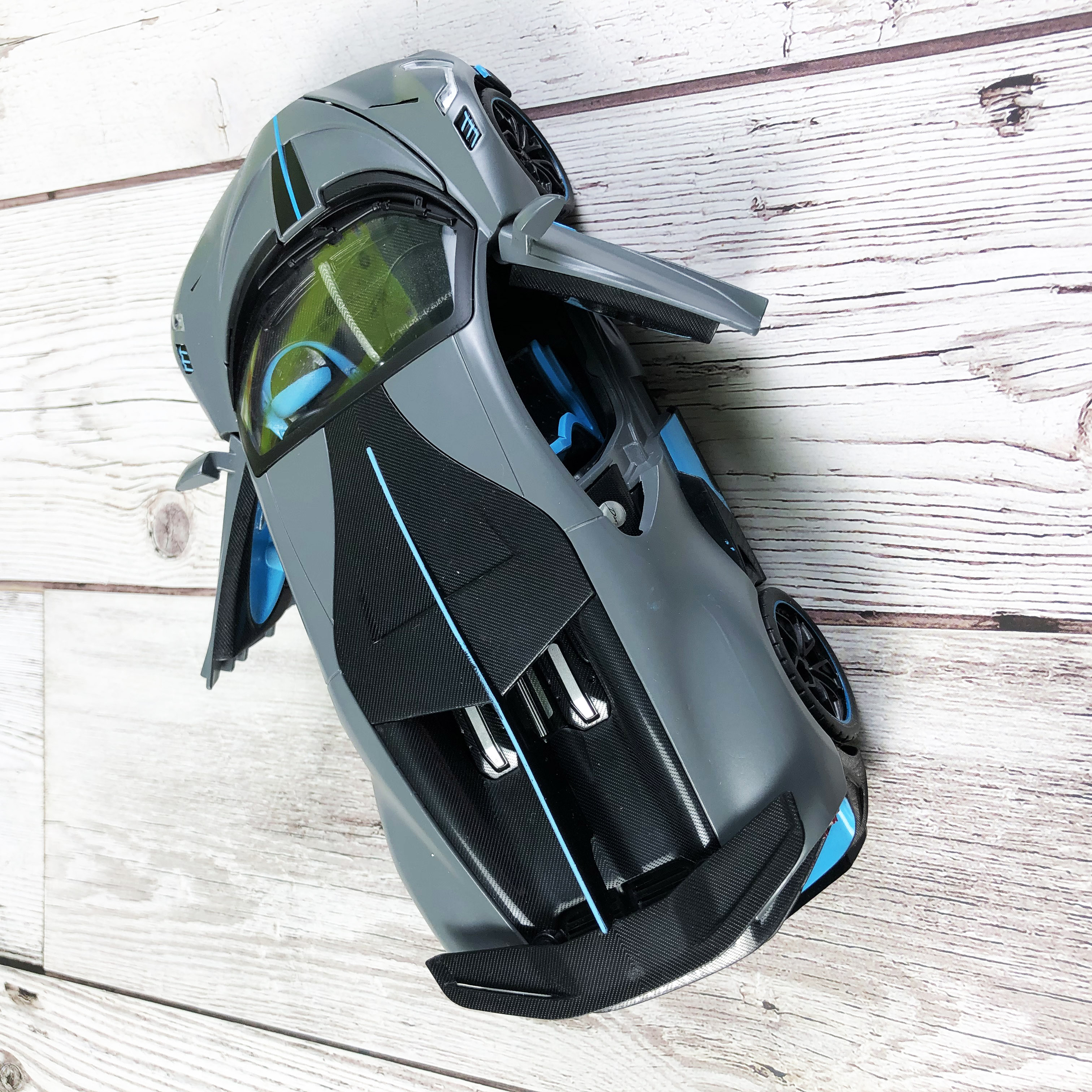 Xe mô hình Bugatti Divo tỉ lệ 1:24 hãng Hengteng