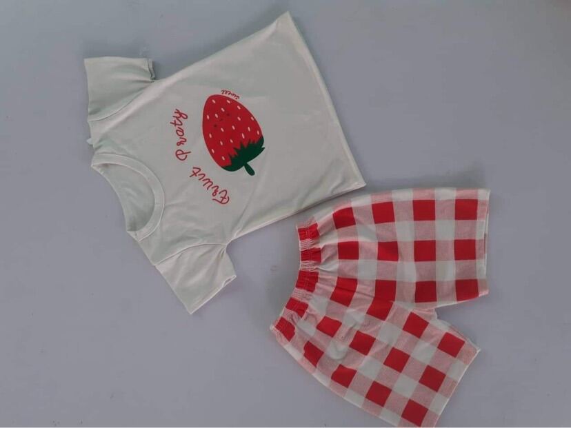 Bộ quần áo hoa qủa cho bé gái