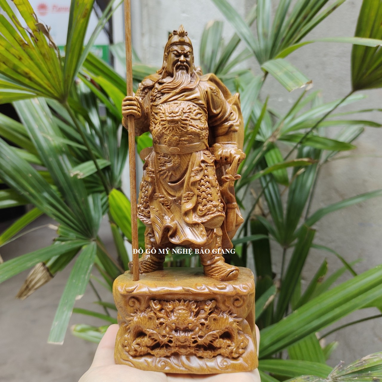 Tượng quan công gỗ bách xanh đế rồng