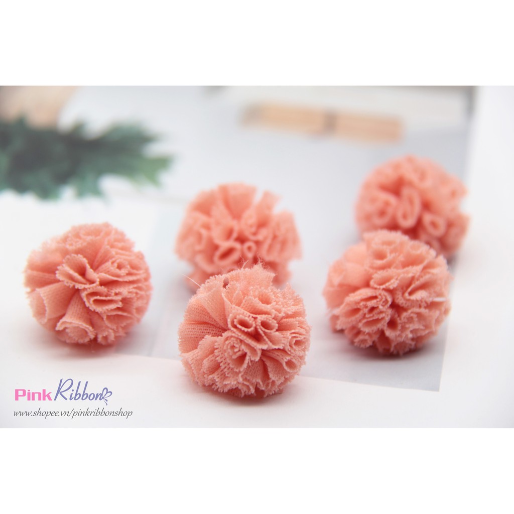 Pompom các màu cỡ 2.5cm làm phụ liệu thời trang, may mặc