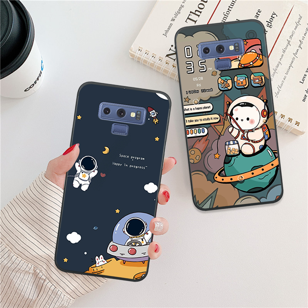 Ốp lưng Samsung Note 8/ Note 9 hình vũ trụ, phi hành gia astronaut