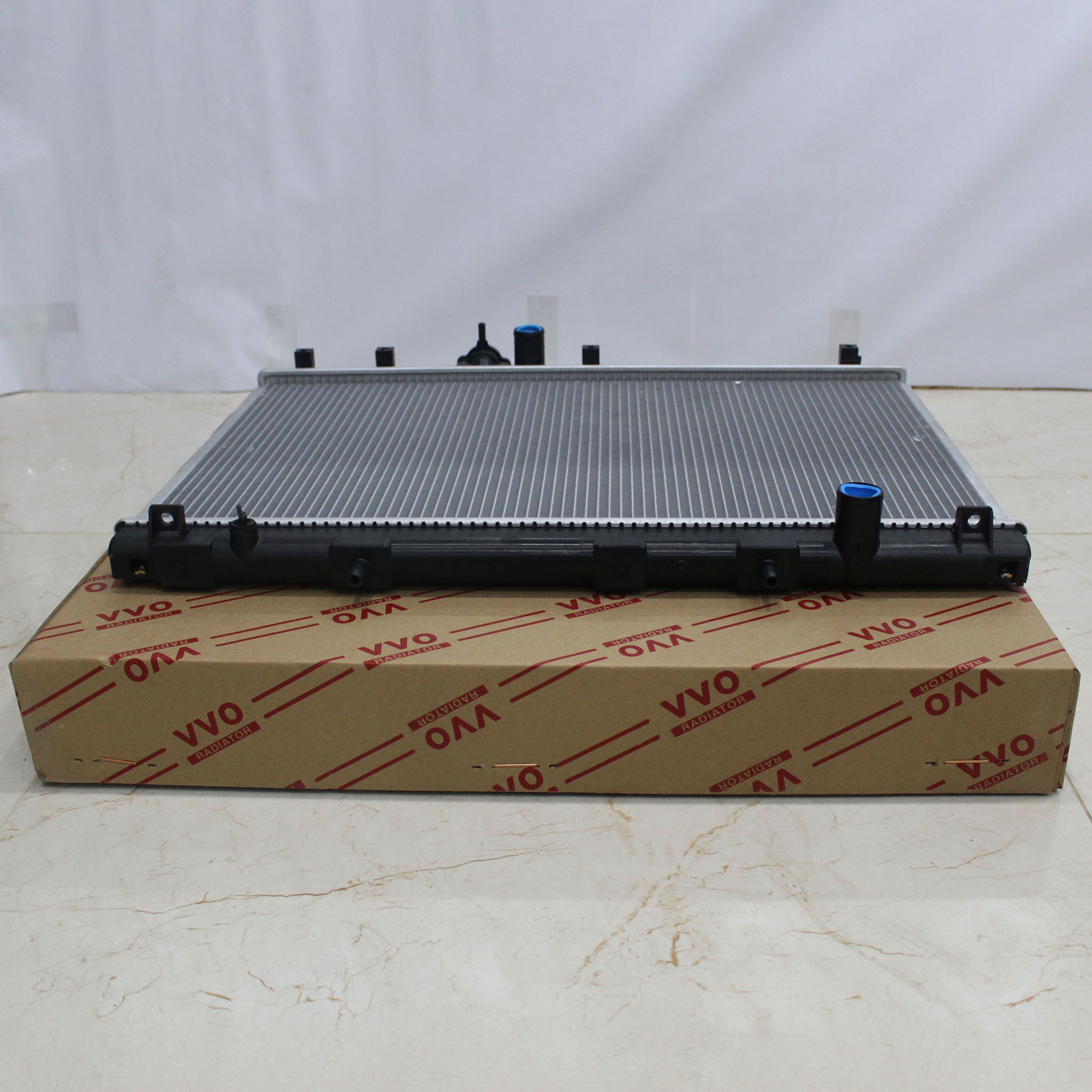 Két nước làm mát Mitsubishi Zinger, số sàn