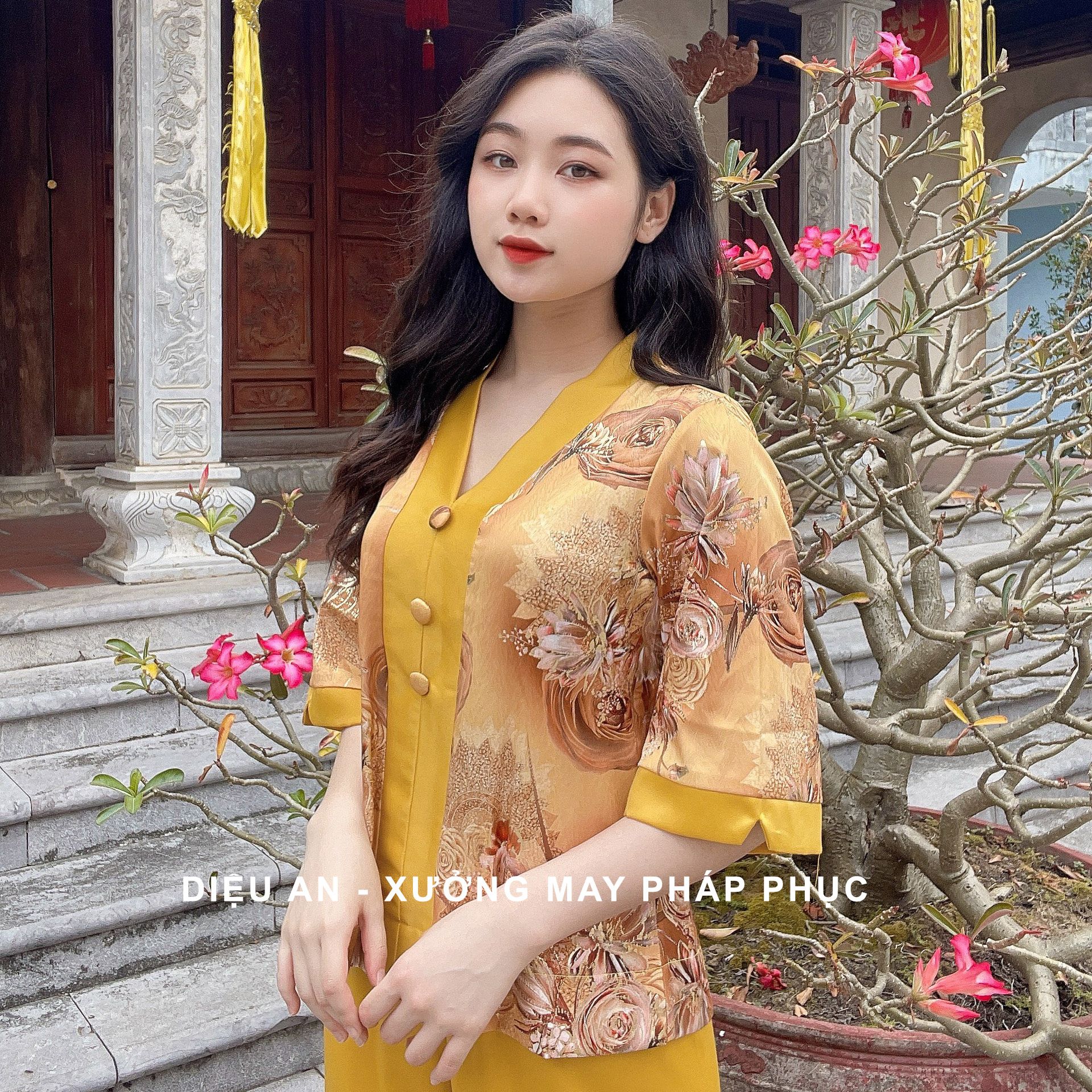 Set lụa đi chùa cao cấp màu vàng hoạ tiết ánh kim
