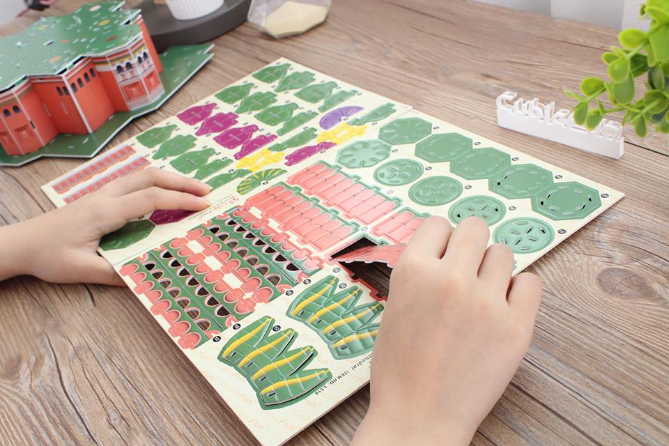 Mô hình giấy 3D CubicFun - Led Quảng Trường Đỏ - St. Basil's Cathedral- (L519h)
