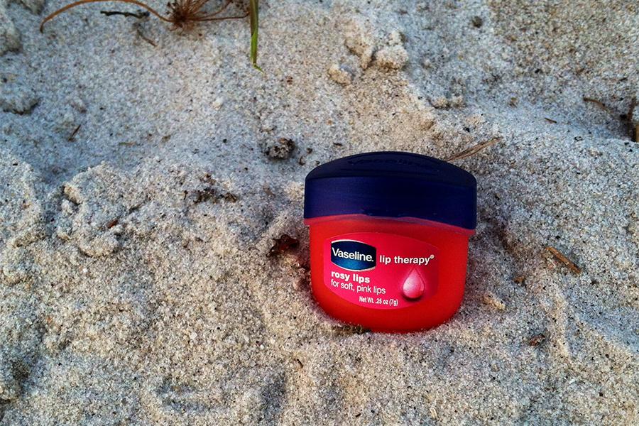 SON DƯỠNG MÔI VASELINE