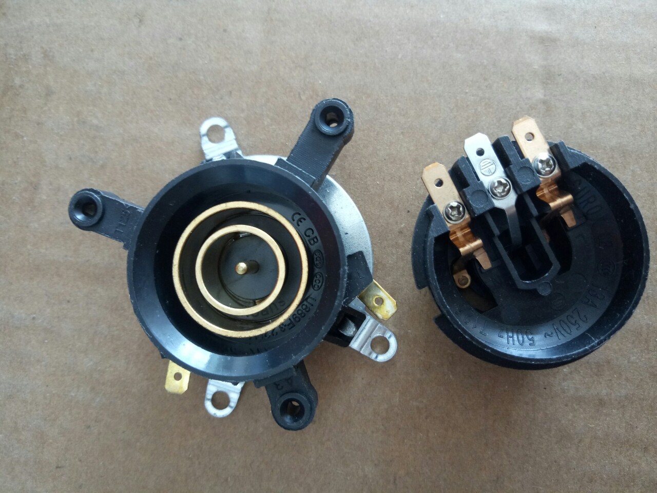 Rơ le ấm siêu tốc loại càng dài