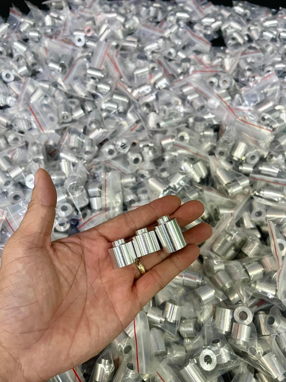 Bộ 03 ốc nhom cnc sáng bóng khâu mặt nạ xe future, future neo