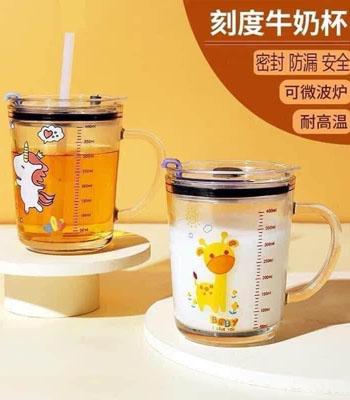 Cốc Thủy Tinh Chia Vạch Kèm Ống Hút