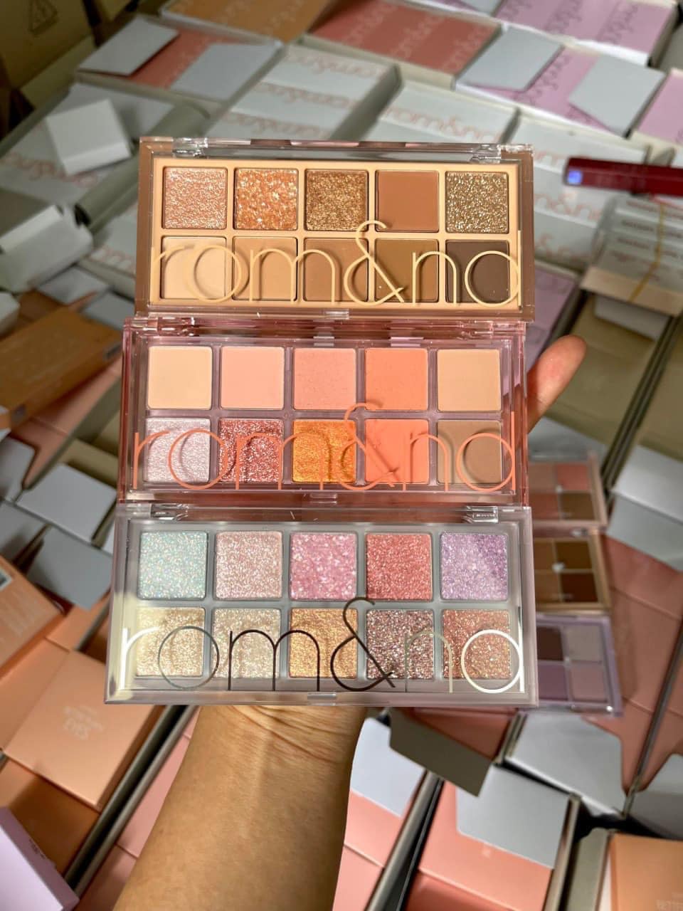 Bảng phấn mắt 10 ô siêu lấp lánh romand better than eye palette
