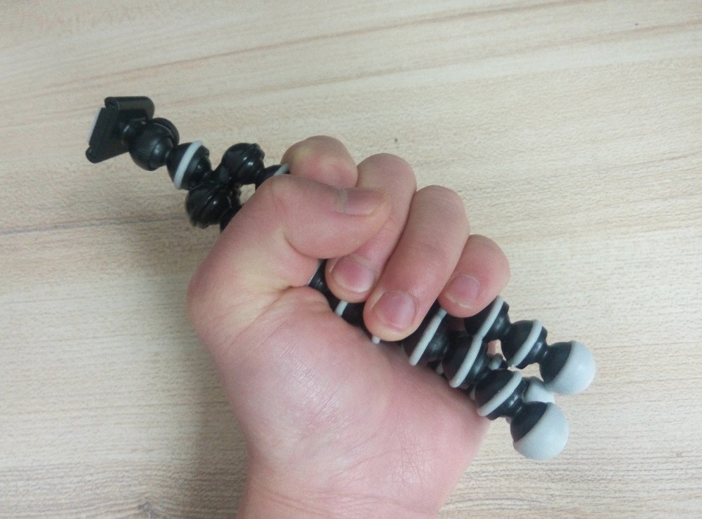 Chân mini địa hình đen trắng
