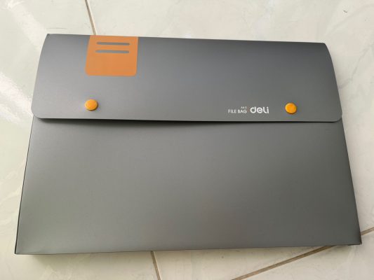Cặp đựng tài liệu Deli E5576 có nút bấm