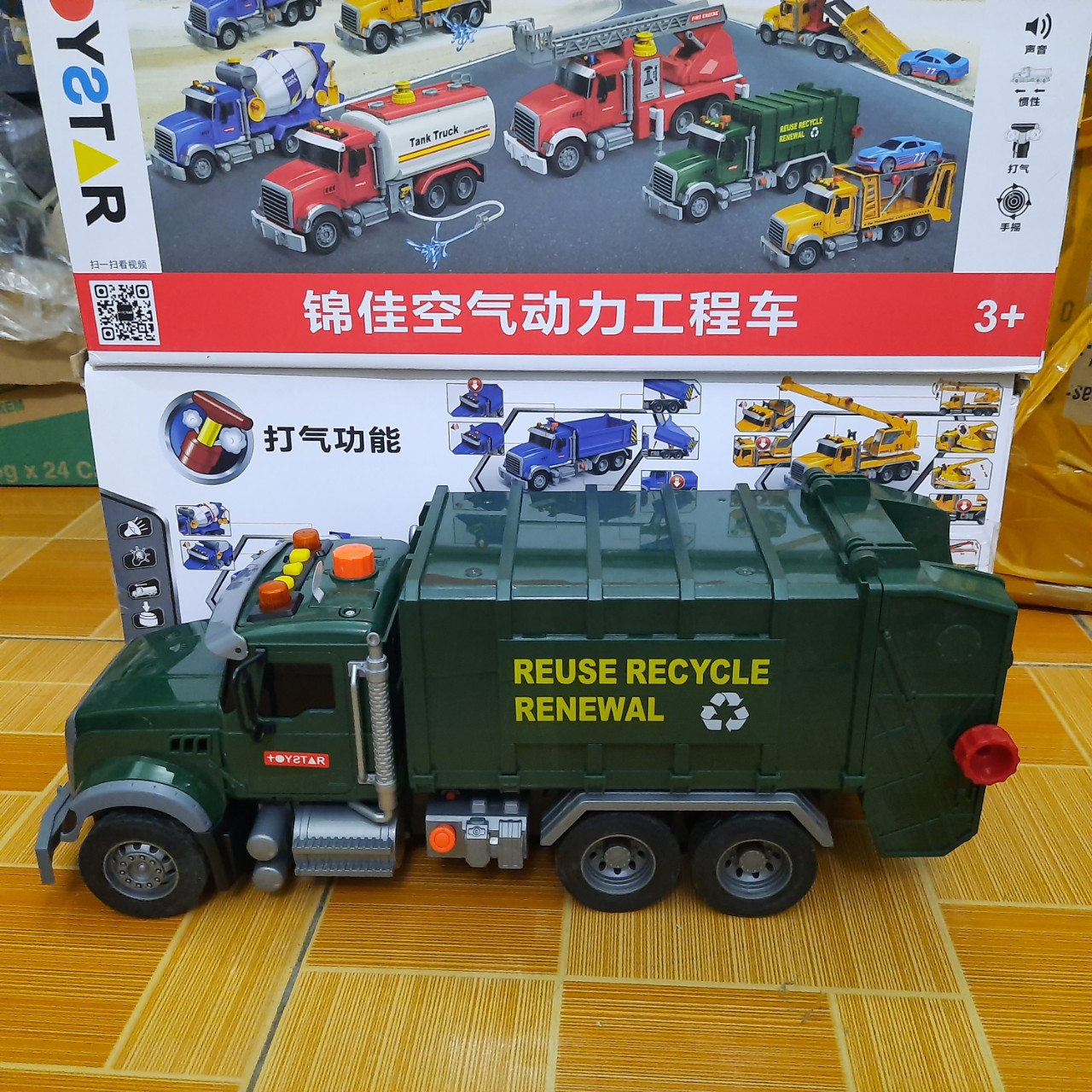 Xe ô tô chở rác màu xanh cỡ lớn đồ chơi trẻ em có âm thanh và đèn kèm 3 thùng rác mini