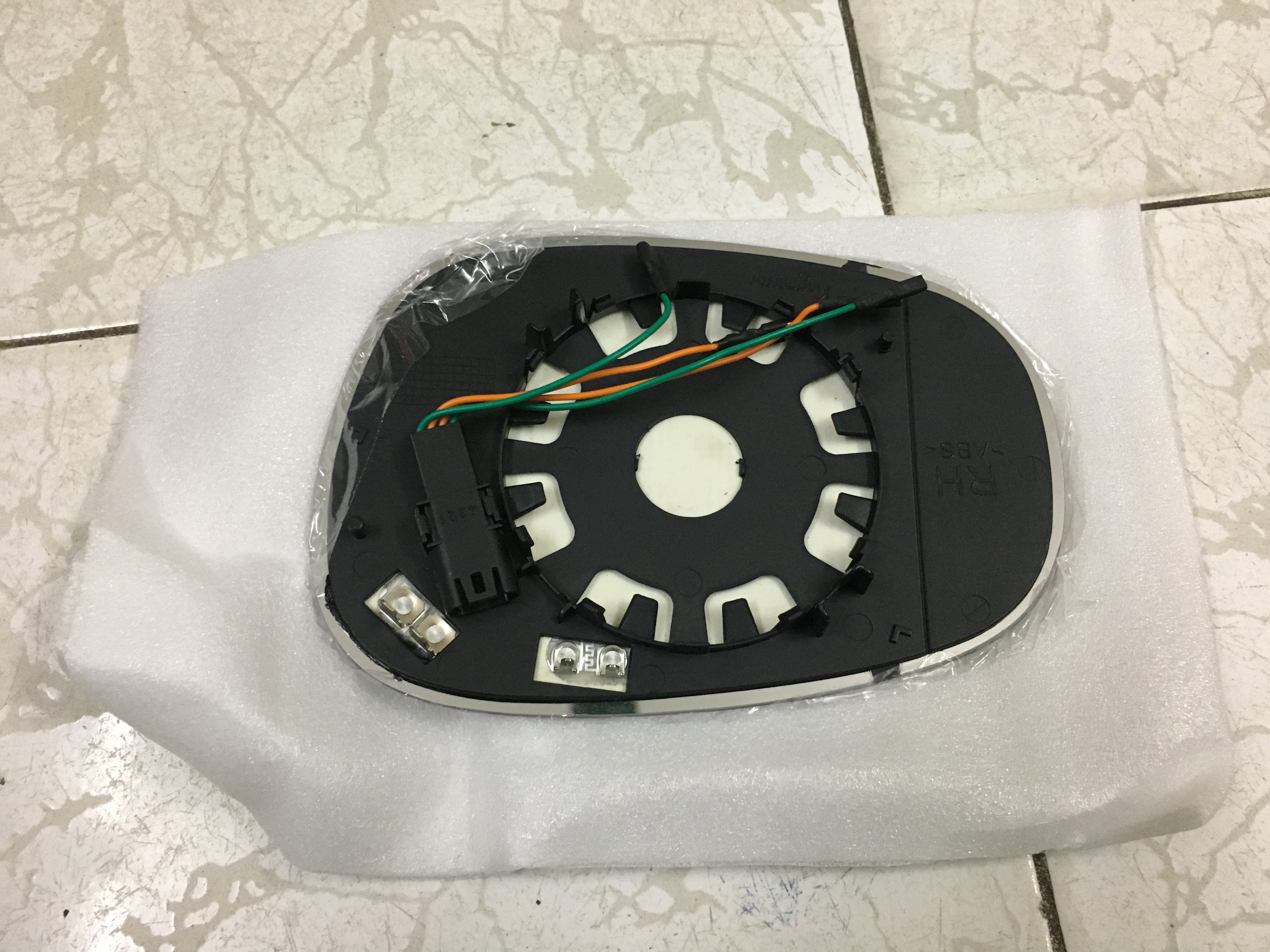 Mặt gương chiếu hậu BMW E90 2009-2012