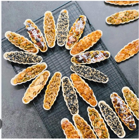 Đế bánh thuyền hộp 60 cái.