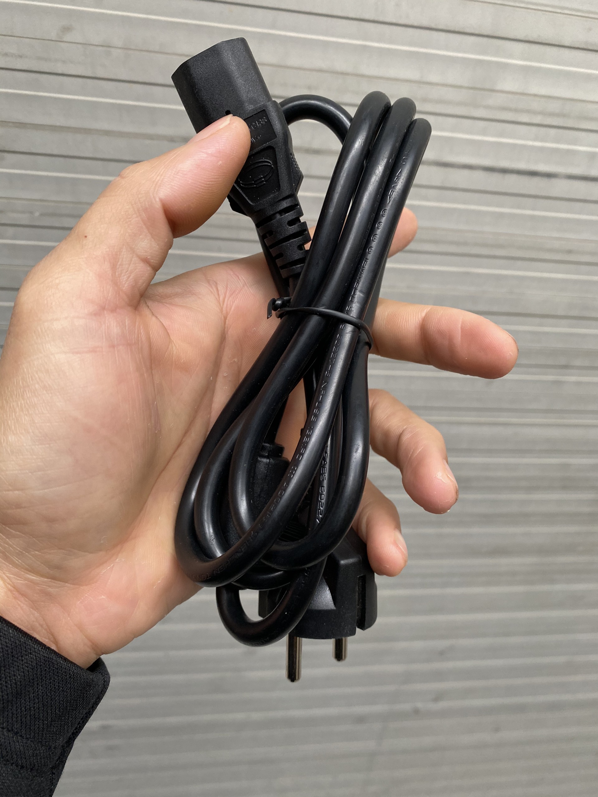 Bộ cáp sạc loa kéo Best 6910 3 lỗ vuông bảo hành 12 tháng