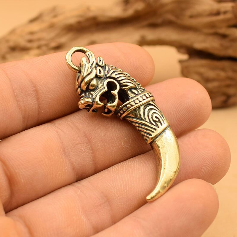 Móng vuốt của rồng chất liệu đồng thau