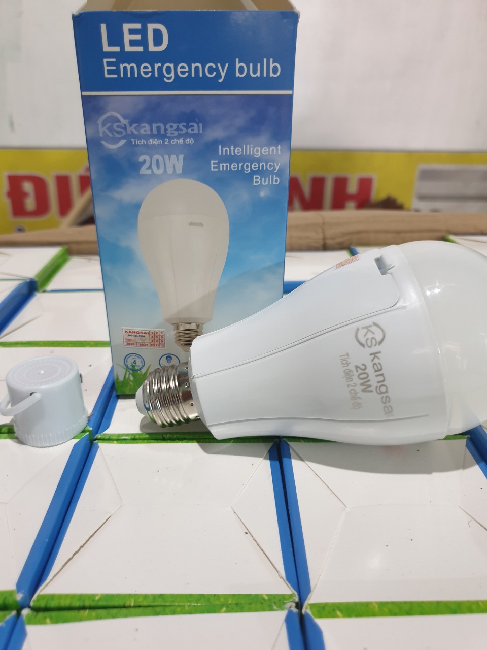 bóng tích điện 2 pin 20w siêu bền