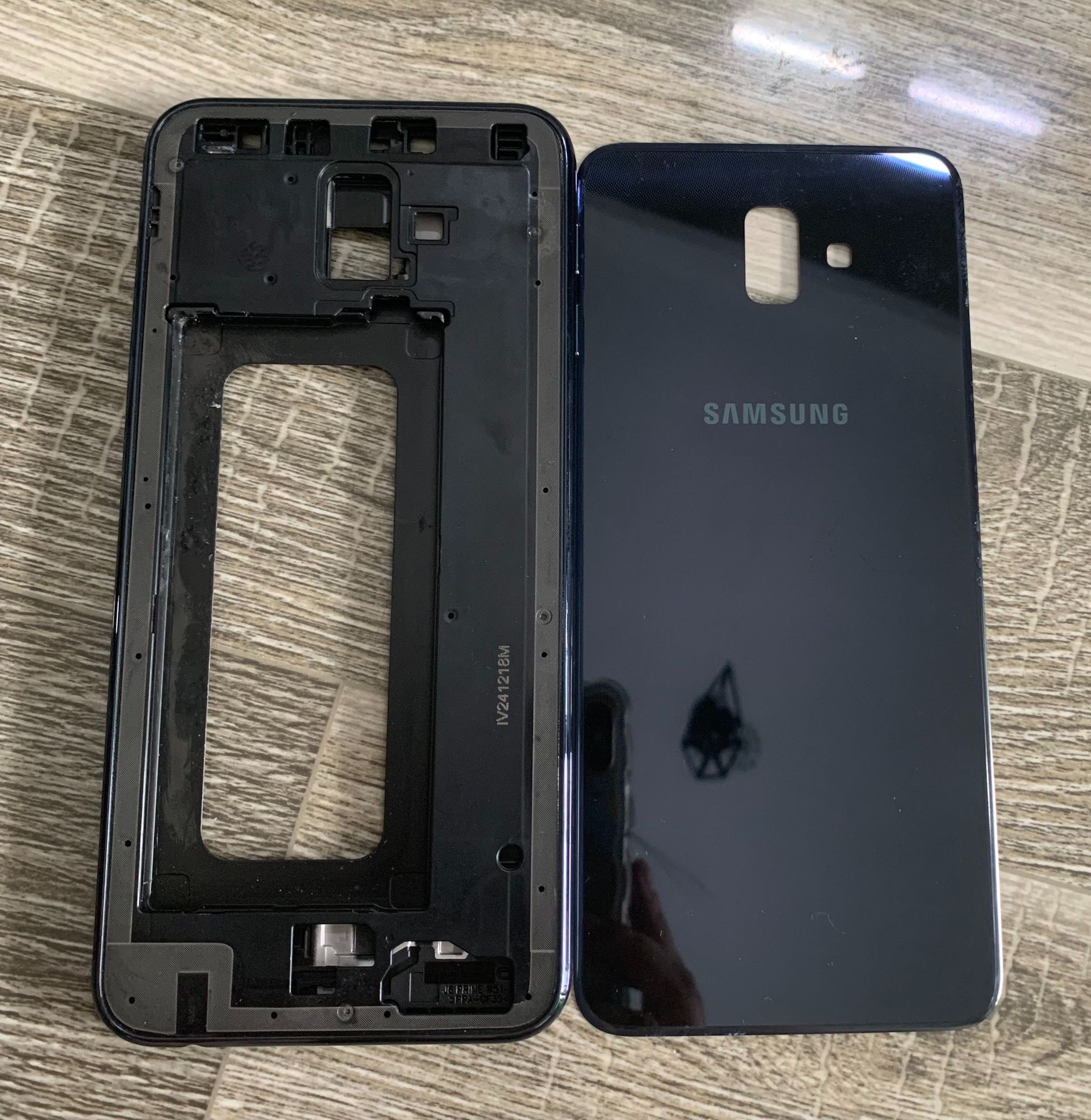 bộ vỏ samsung J6 + / j6plus