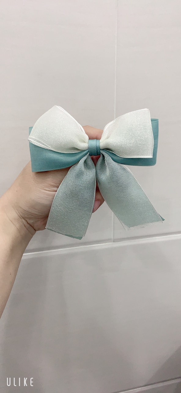 Cột tóc nơ tiểu thư