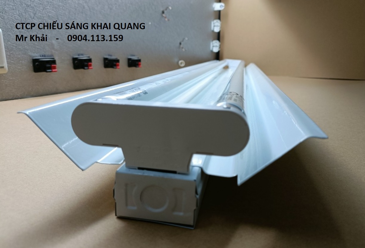 (SALE) Bộ đèn so màu D65 2x36W Philips sơn trắng tĩnh điện