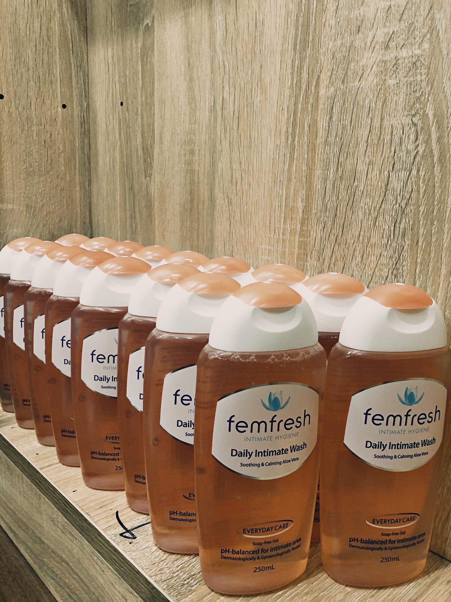 Femfresh dung dịch vệ sinh phụ nữ hàng ngày (250ml - màu cam)