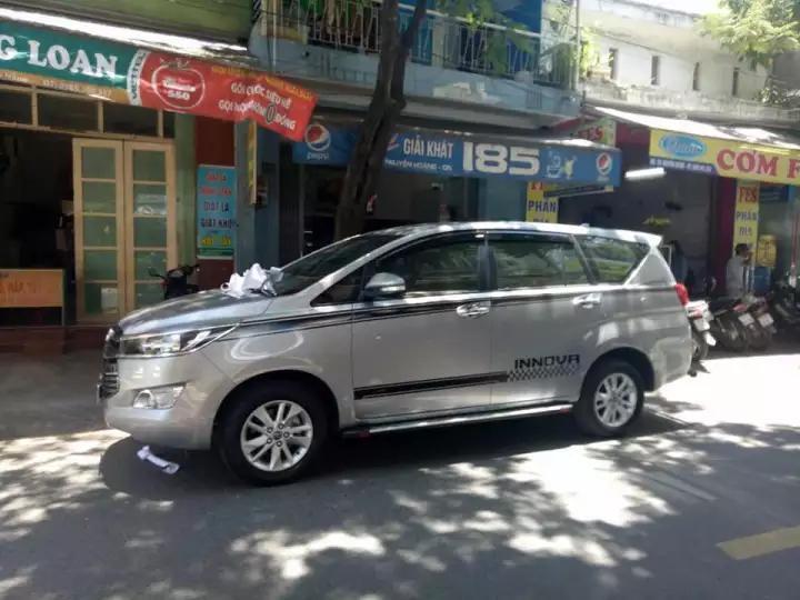 Tem Dán Xe Innova Đơn Giản
