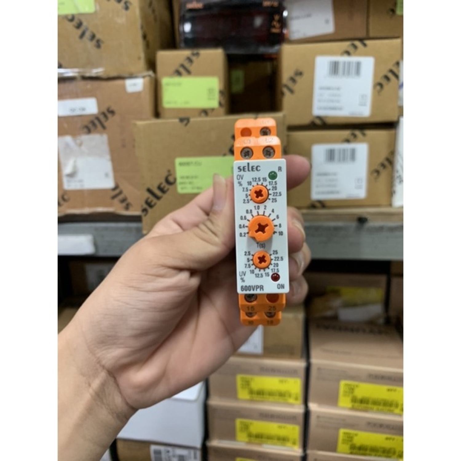Rơ le bảo vệ điện áp 600VPR310 / 520 (3 pha) SELEC