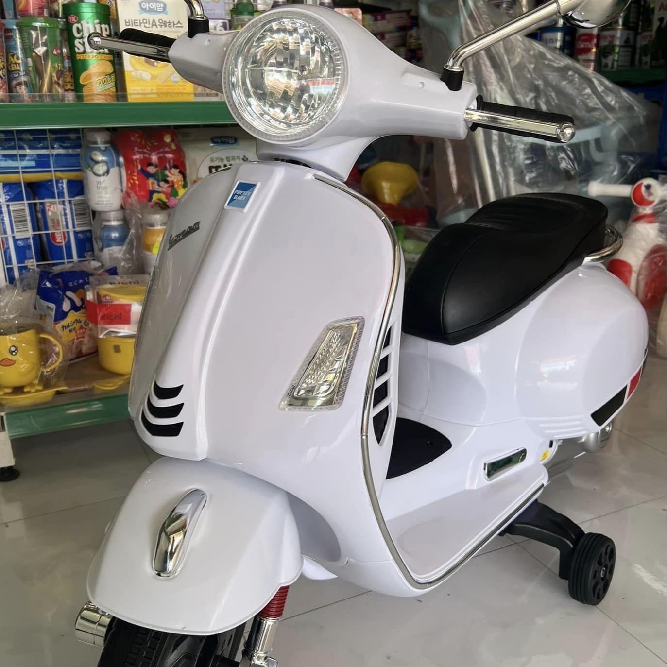 XE MÁY ĐIỆN CHO BÉ KIỂU DÁNG XE VESPA CỔ