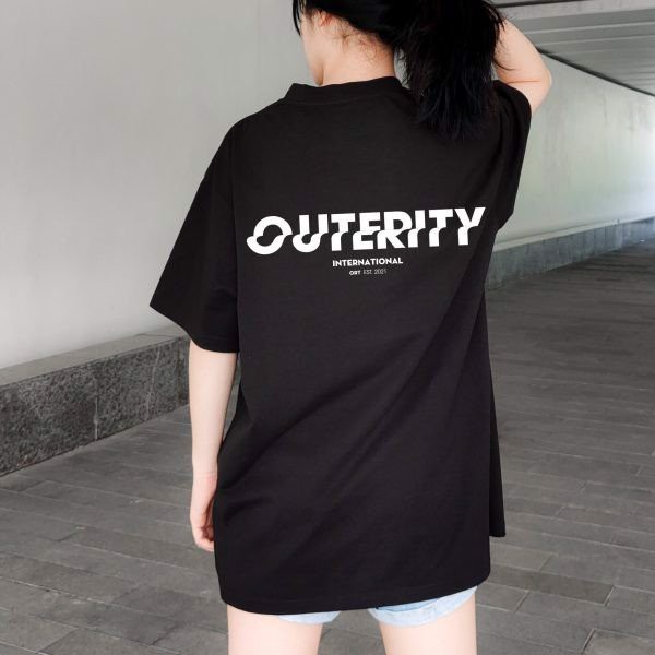 Áo Thun unisex In Chữ Outerity màu đen chất vải cotton không nhăn, không xù lông