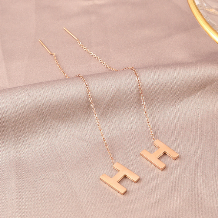 Personality earrings for women dangling letters H-goods standard thick titanium color beautiful ball-commitment 1 Đổi 1 if black and rust
