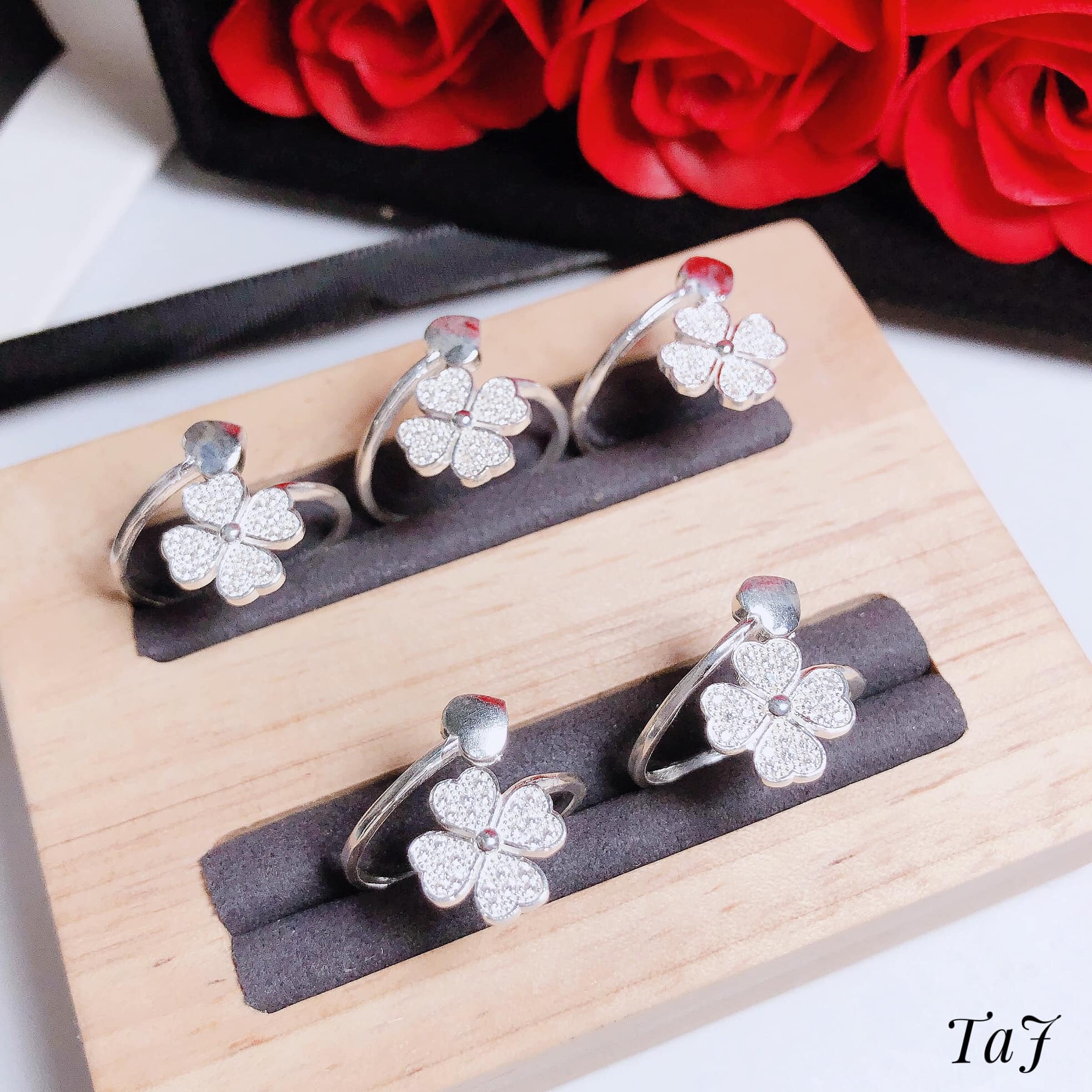 nhẫn 4 lá bạc ta may mắn