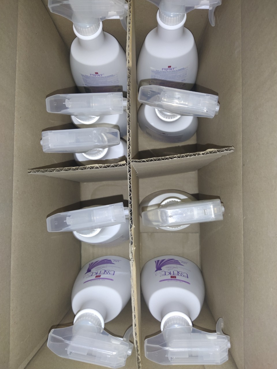 [HCM]Xịt ủi quần áo Essence chai Tím- Hồng 600ml (hàng Nhập Khẩu Chính Hãng)