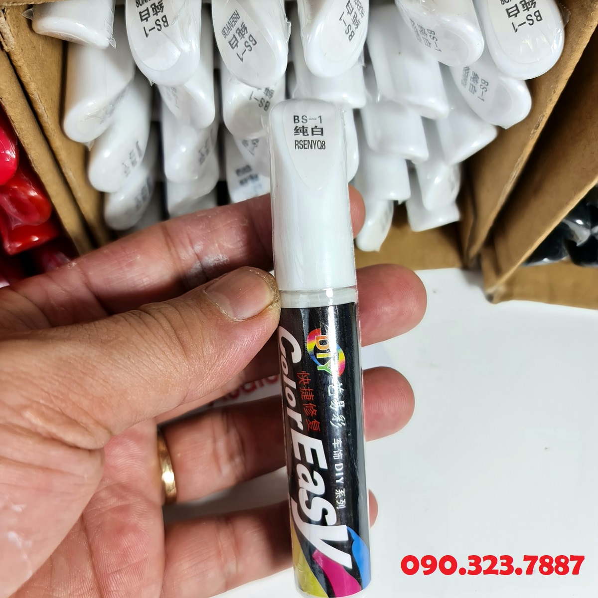 Bút sơn ColorEASY xóa che mờ vết xước trầy sơn ô tô xe máy.