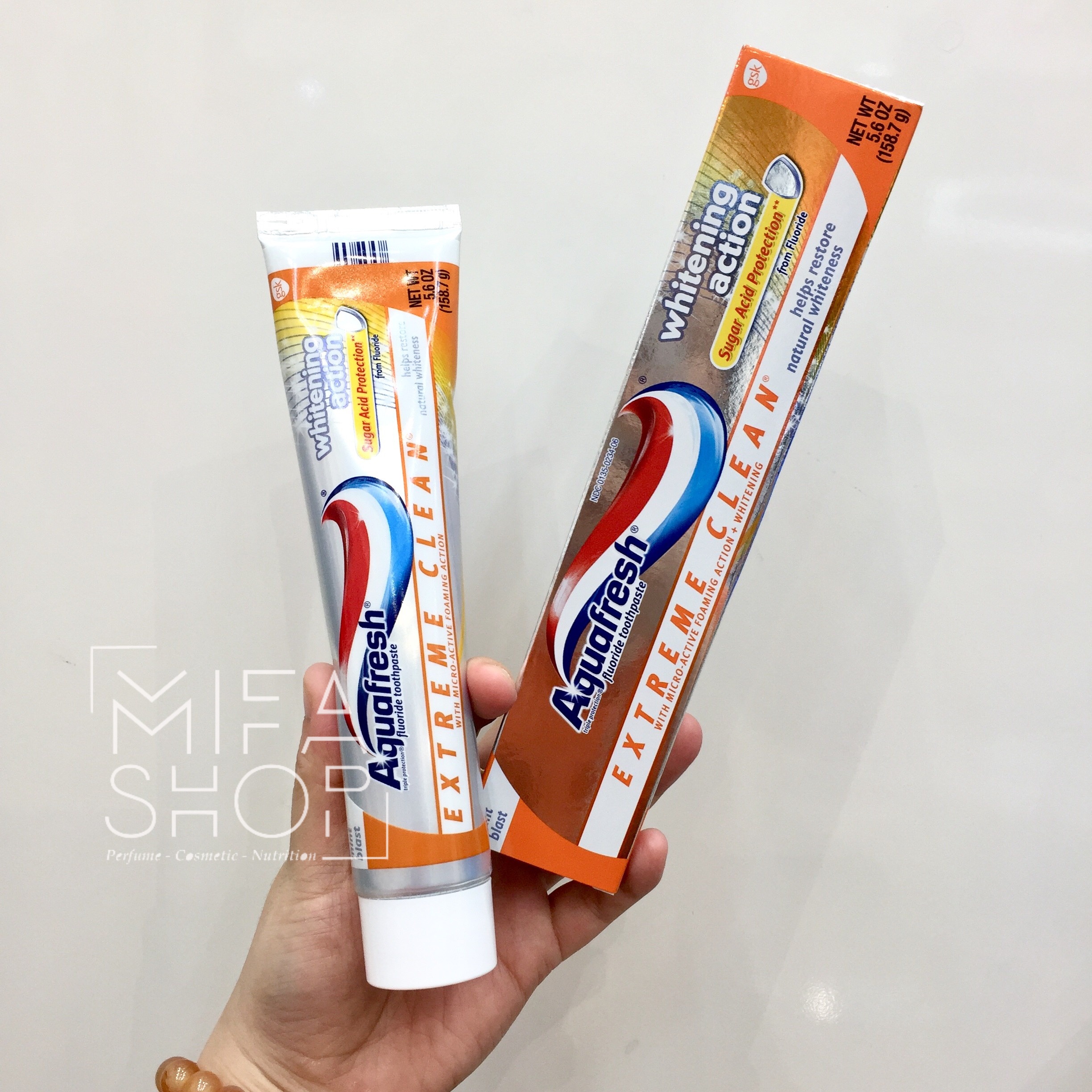 Kem Đánh Răng Aquafresh Whitening Action