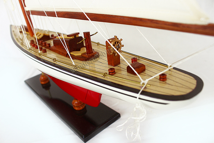 Thuận buồm xuôi gió Thuyền Endeavour 50cm (Đỏ - Trắng)