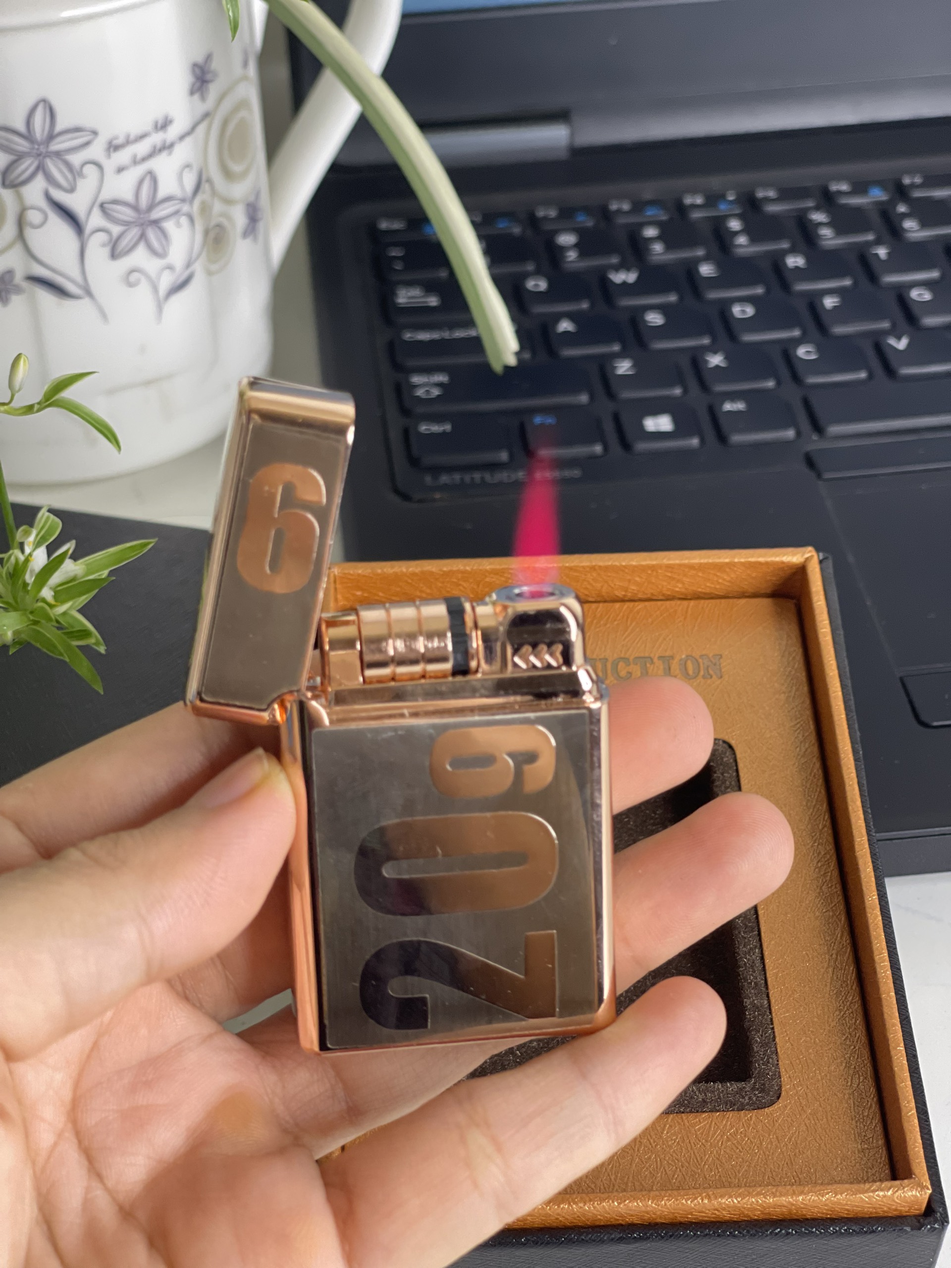 Bật lửa pin 2099 bằng thép nguyên khối fullbox