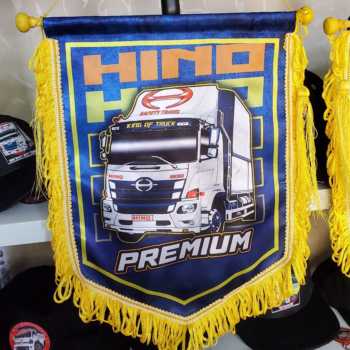 Cờ Chenglong H7, cờ lưu niệm HINO 500