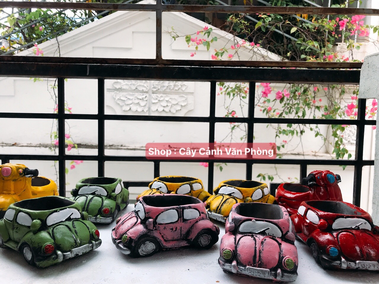 chậu trồng cây hình ô tô cổ [ tặng kèm đất trồng cây ]
