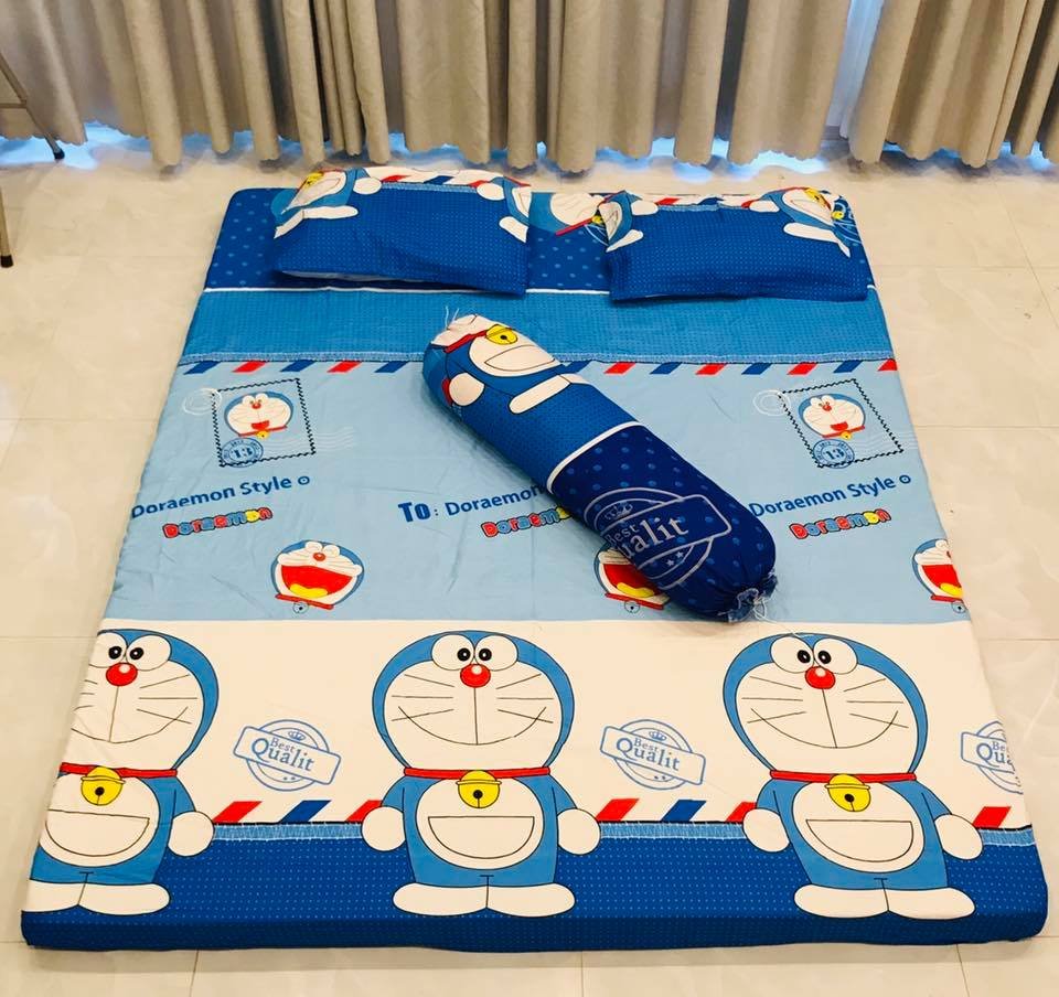 Bộ ga gối kèm vỏ gối ôm cotton poly,đủ kích thước mẫu doremon tem thư