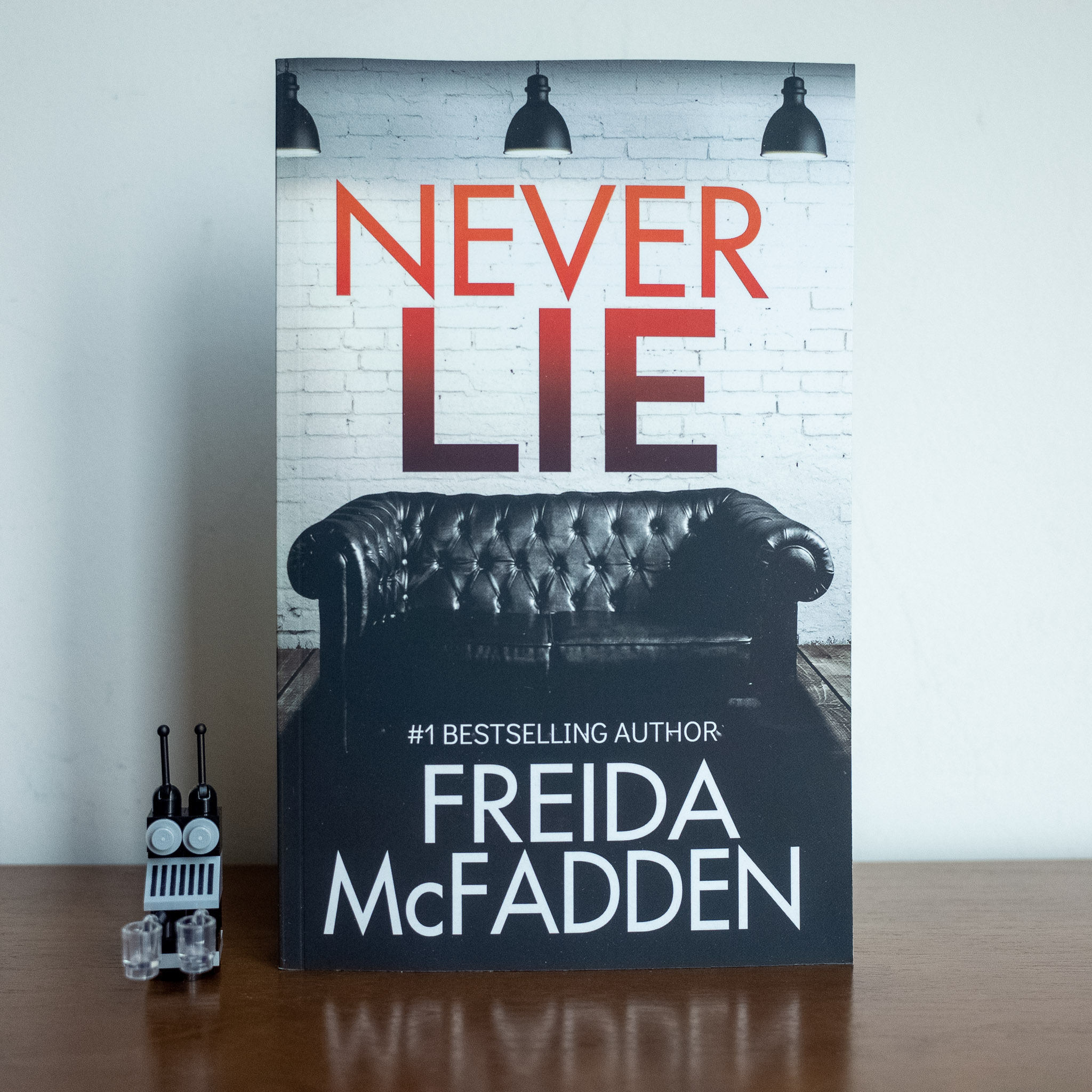 Never Lie - Freida McFadden